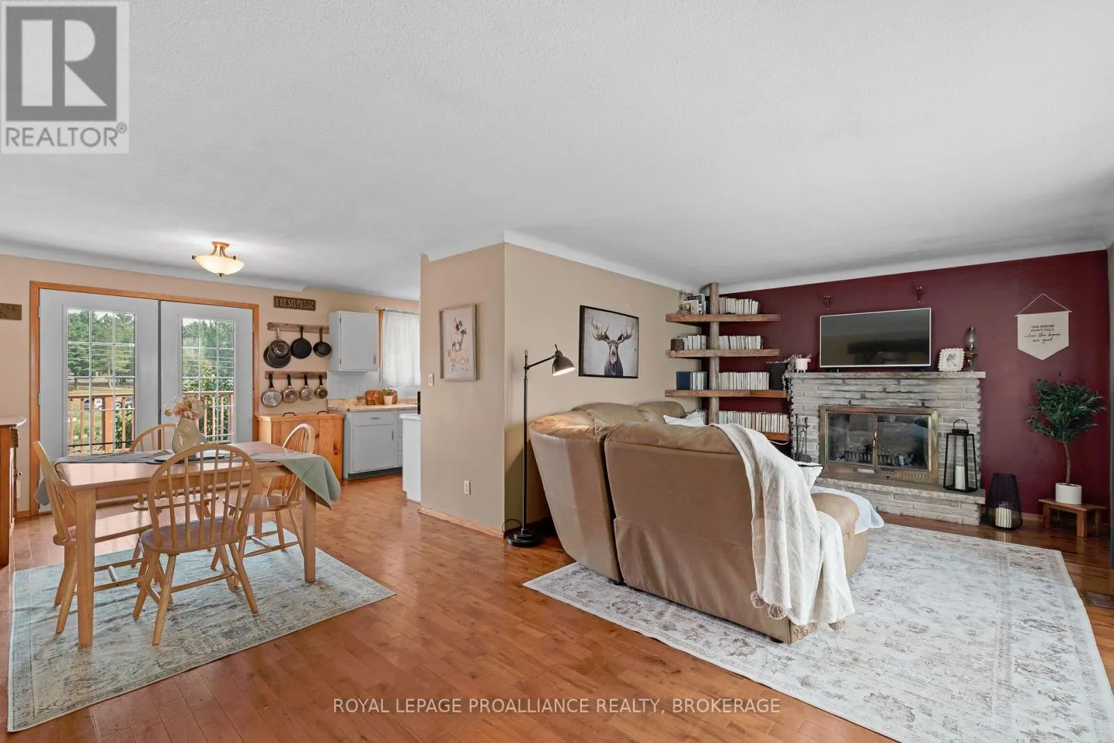658 COUNTY ROAD 1 E