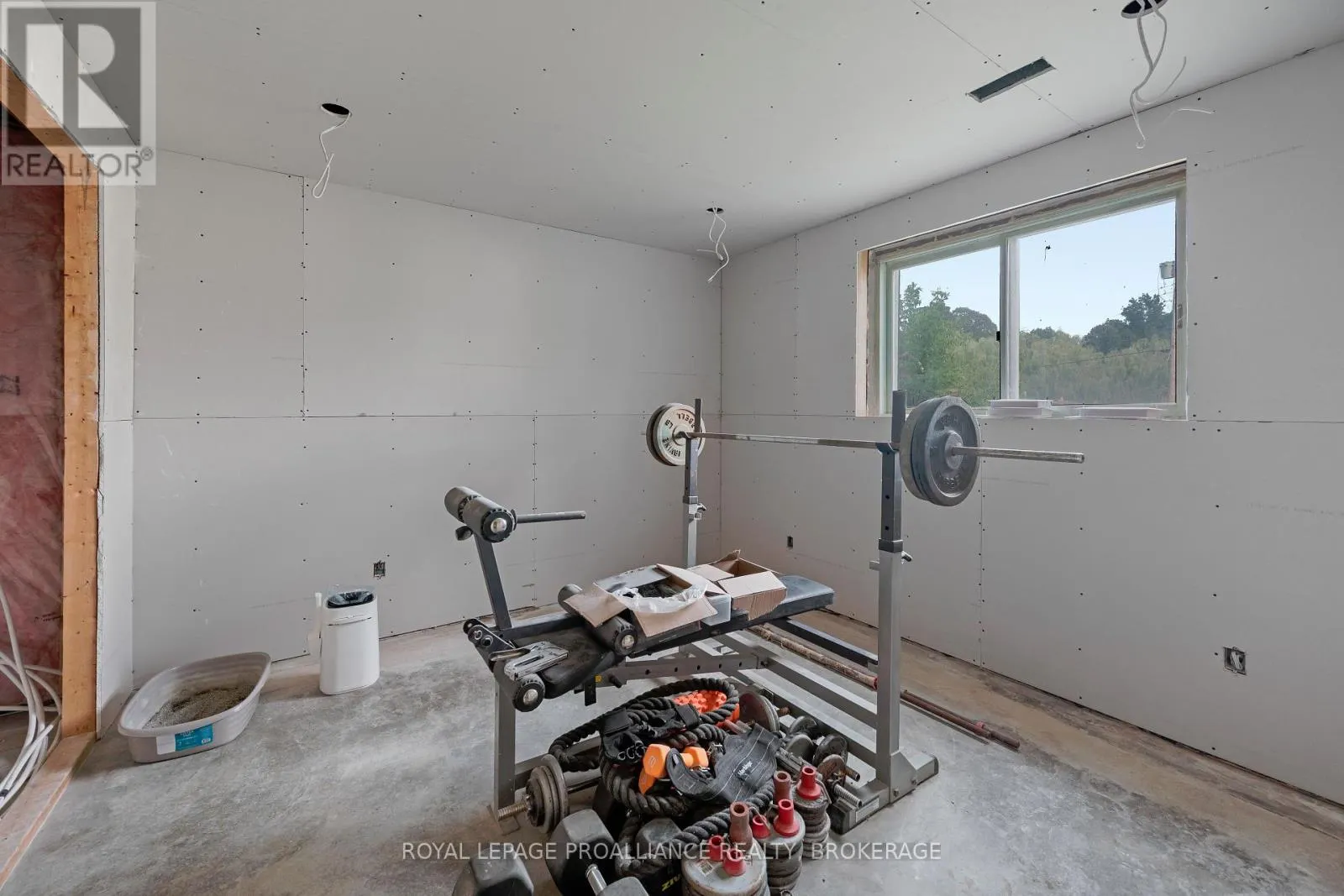 658 COUNTY ROAD 1 E