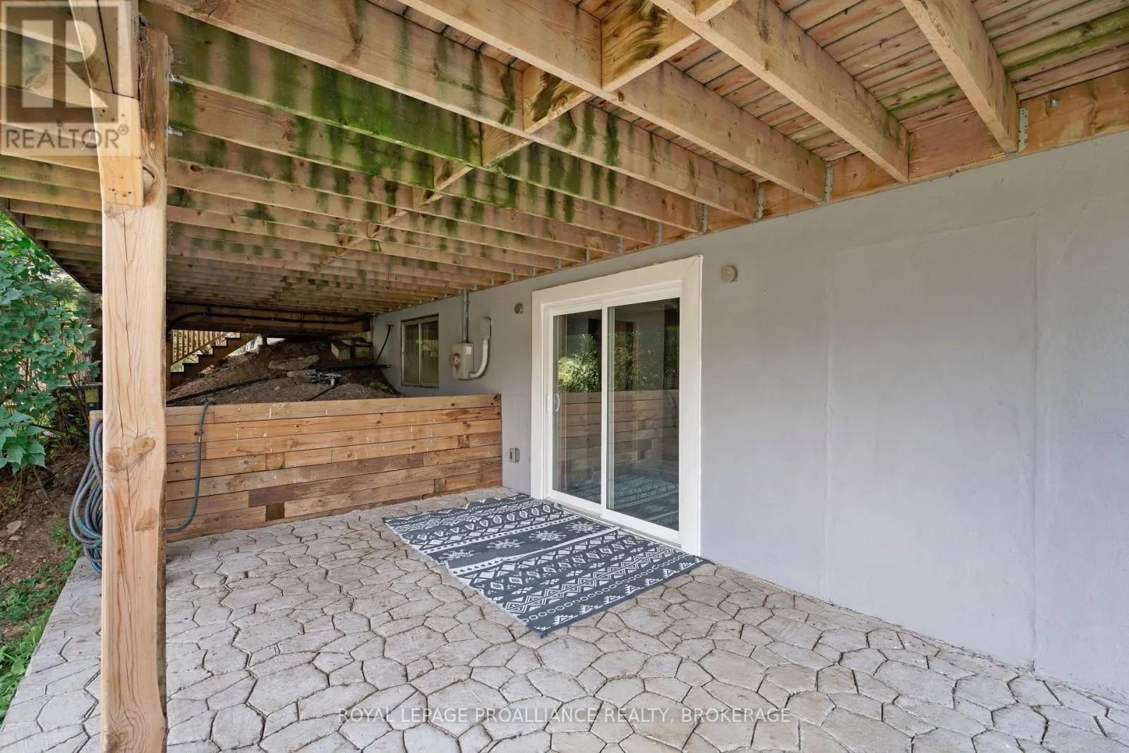 658 COUNTY ROAD 1 E