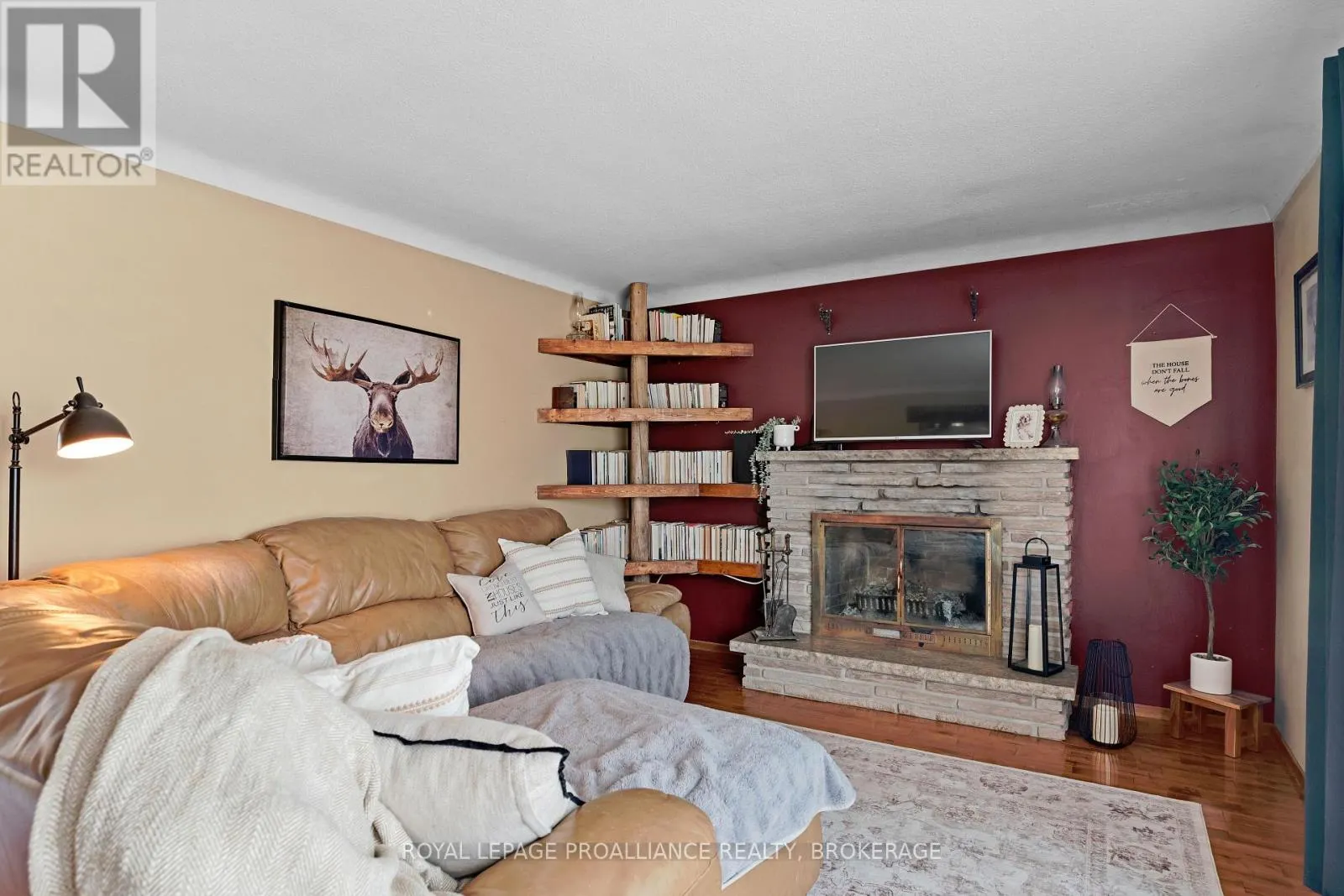 658 COUNTY ROAD 1 E