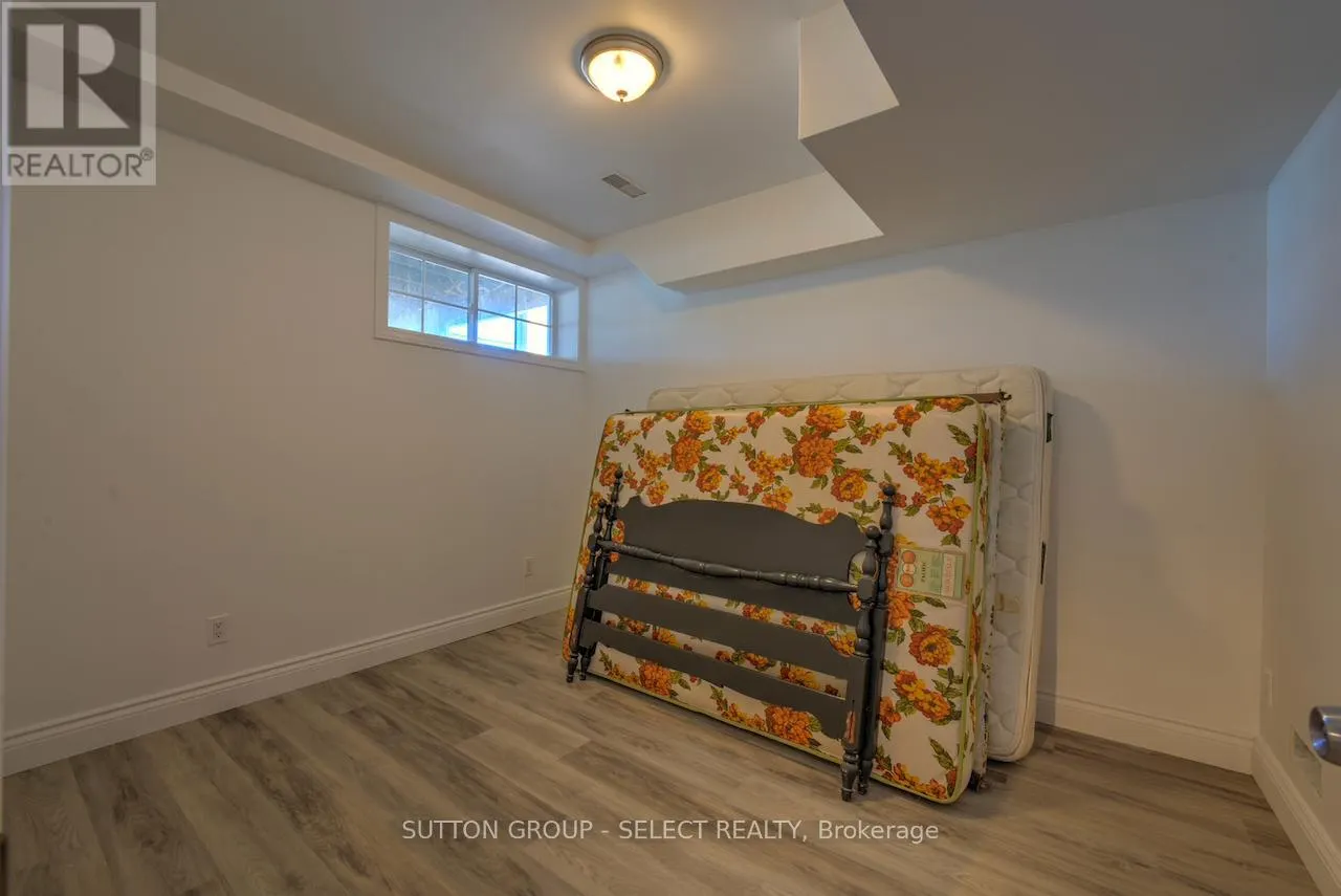 16 HURON AVENUE