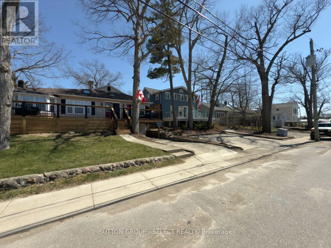 16 HURON AVENUE