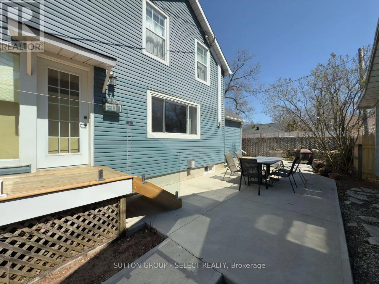 16 HURON AVENUE