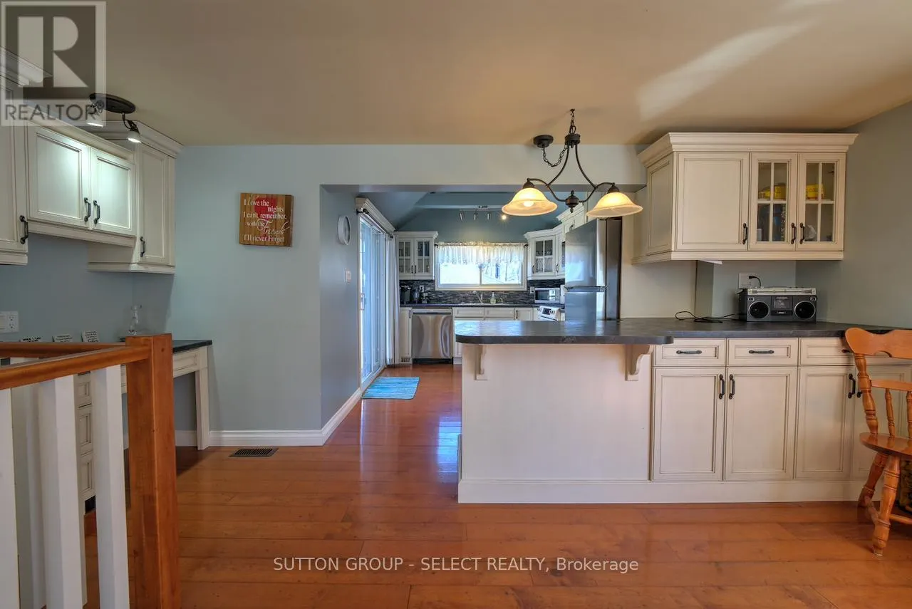 16 HURON AVENUE
