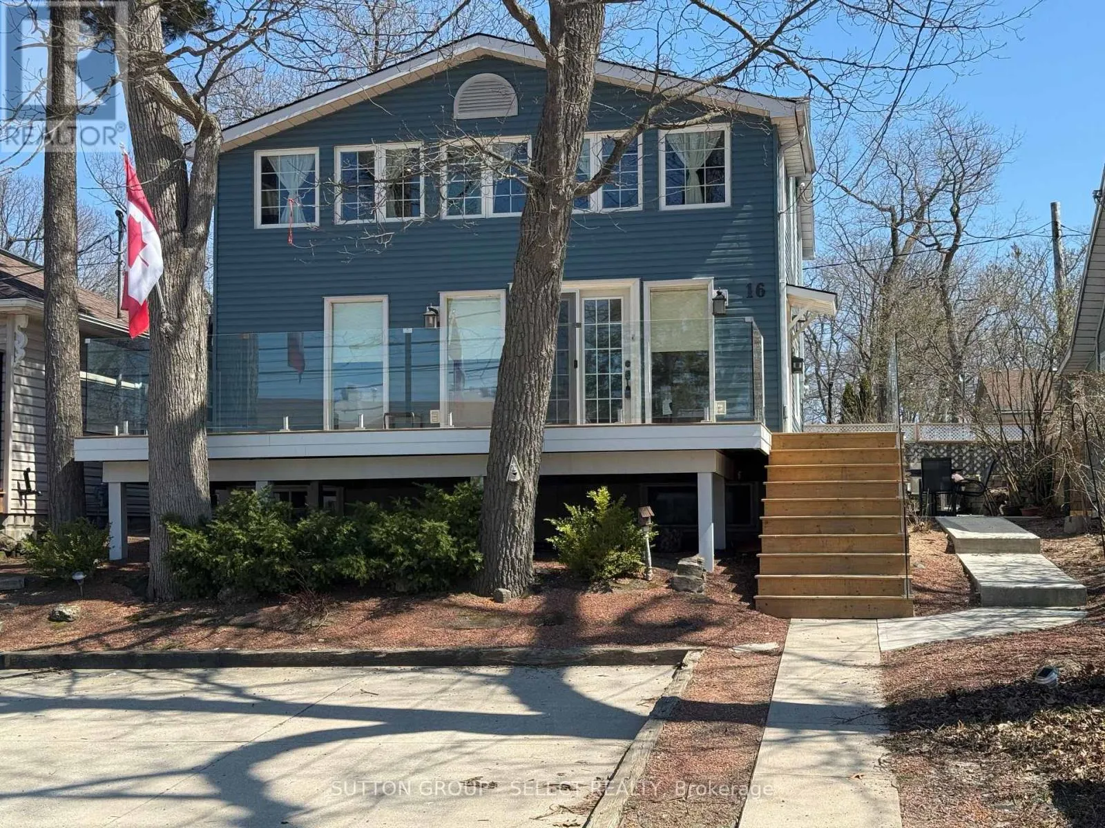 16 HURON AVENUE
