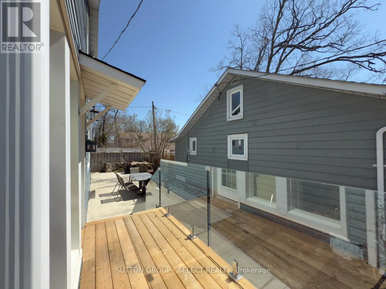 16 HURON AVENUE