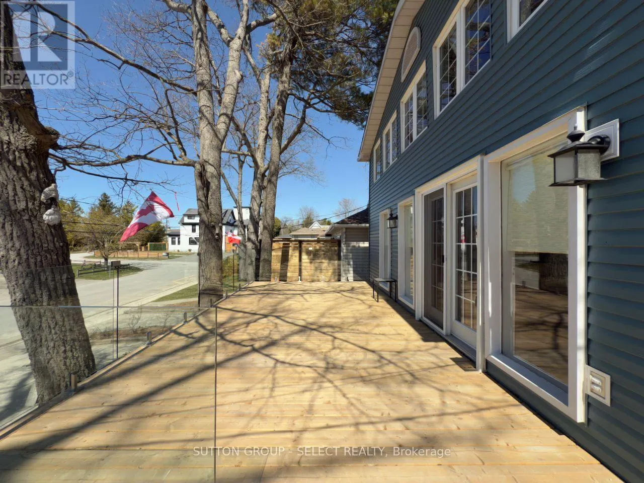 16 HURON AVENUE