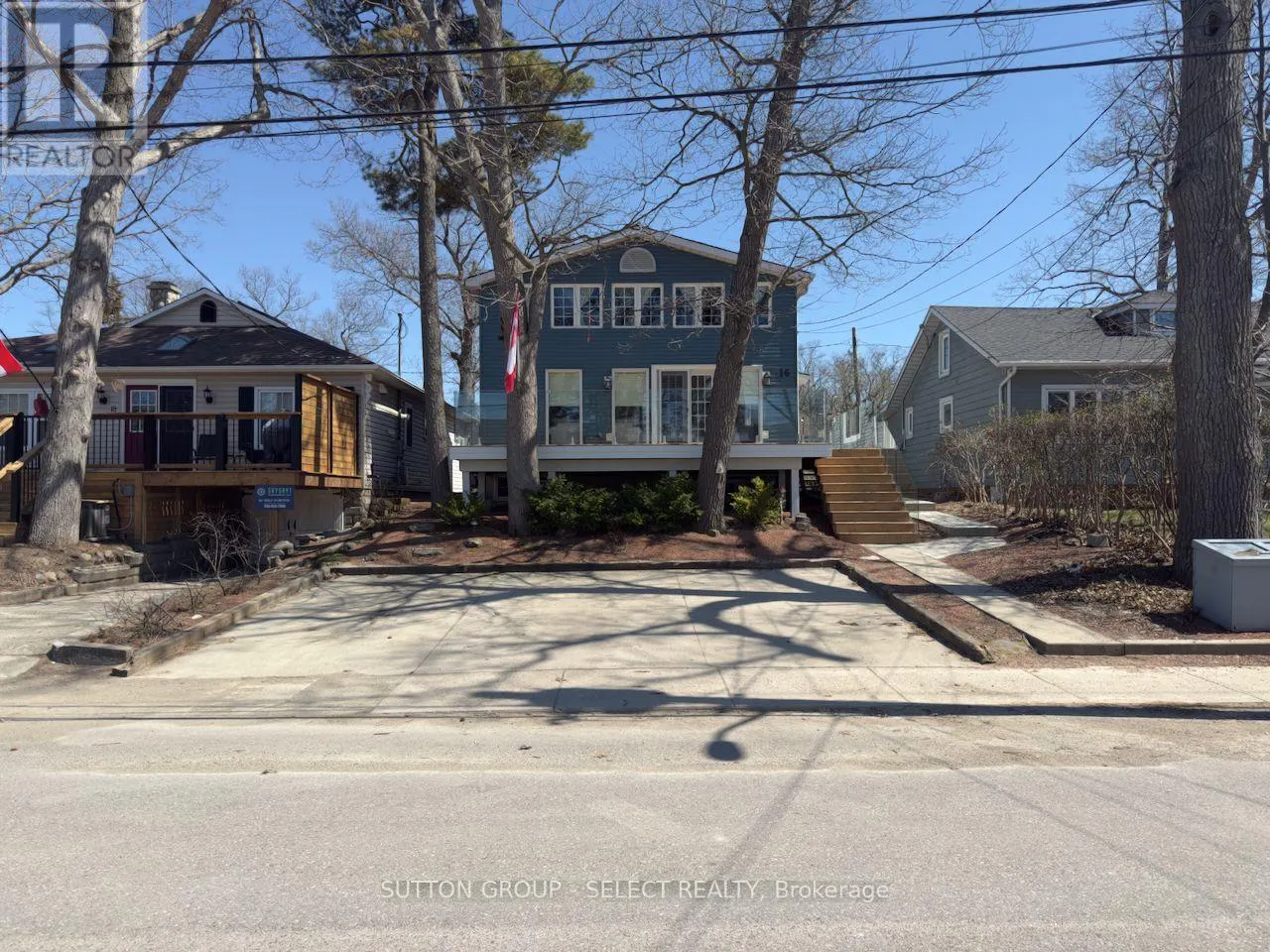16 HURON AVENUE