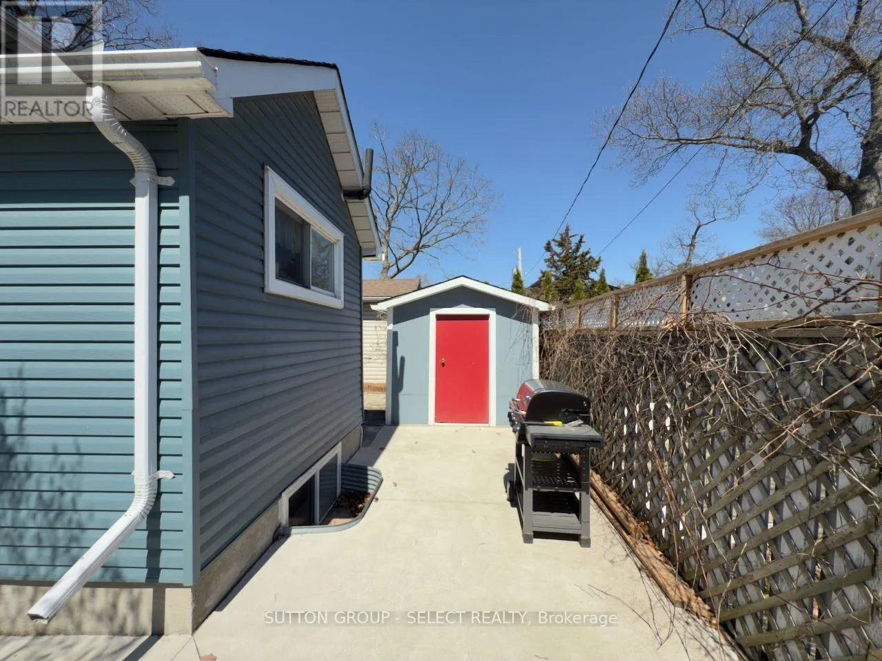 16 HURON AVENUE