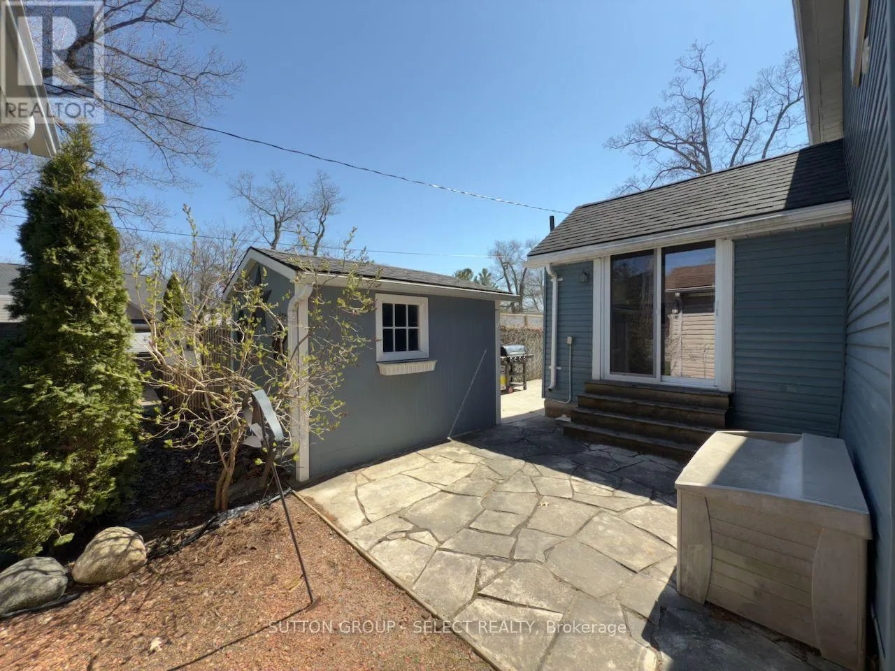 16 HURON AVENUE