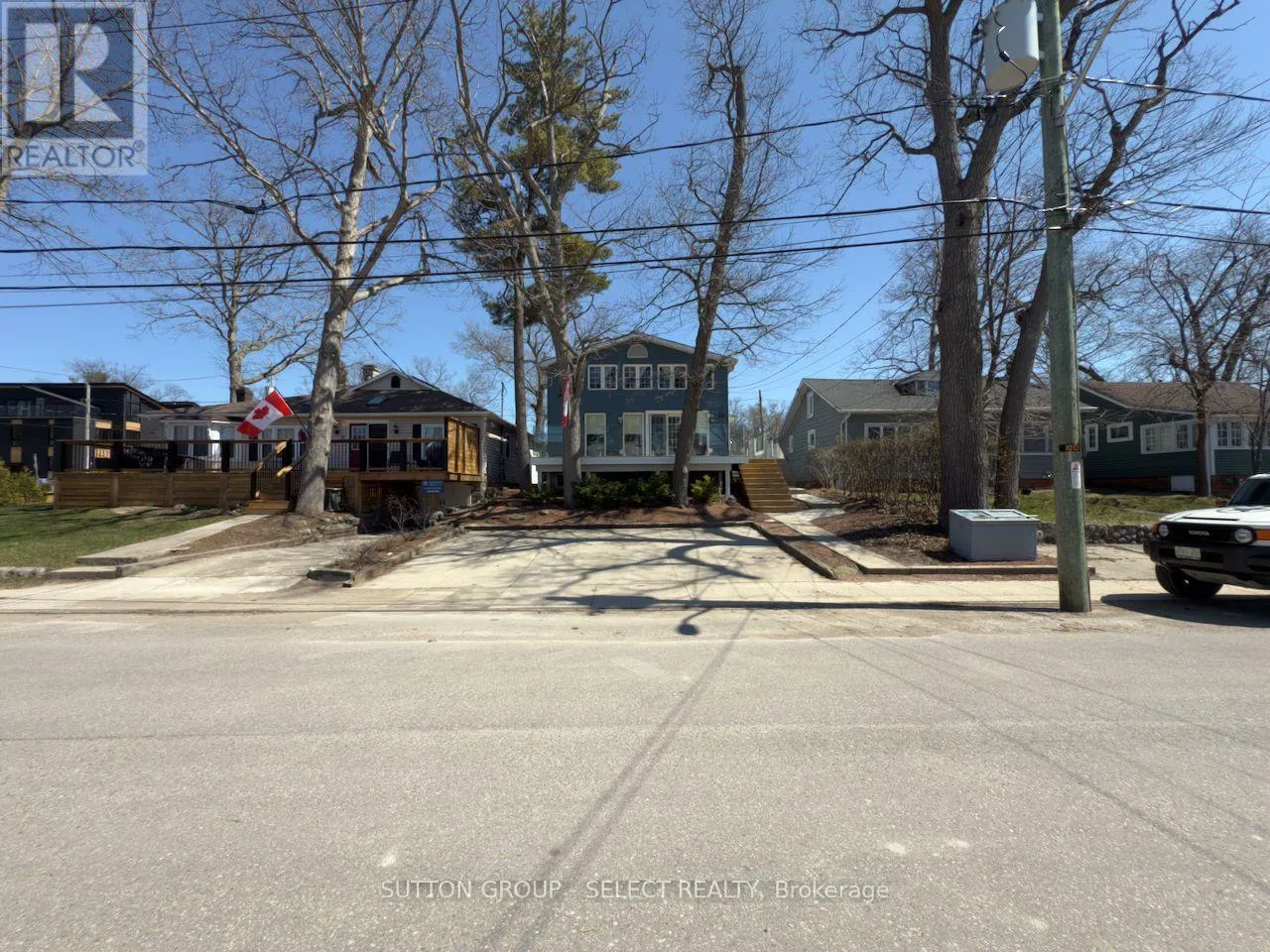 16 HURON AVENUE