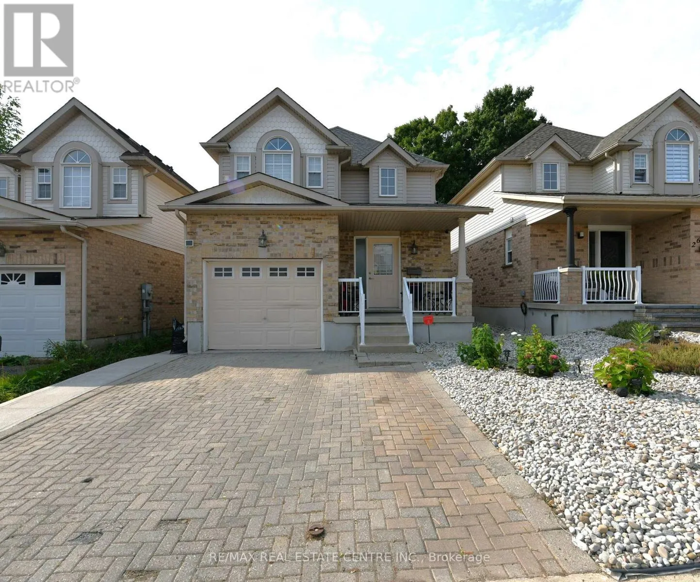 260 BRIDLEWREATH STREET