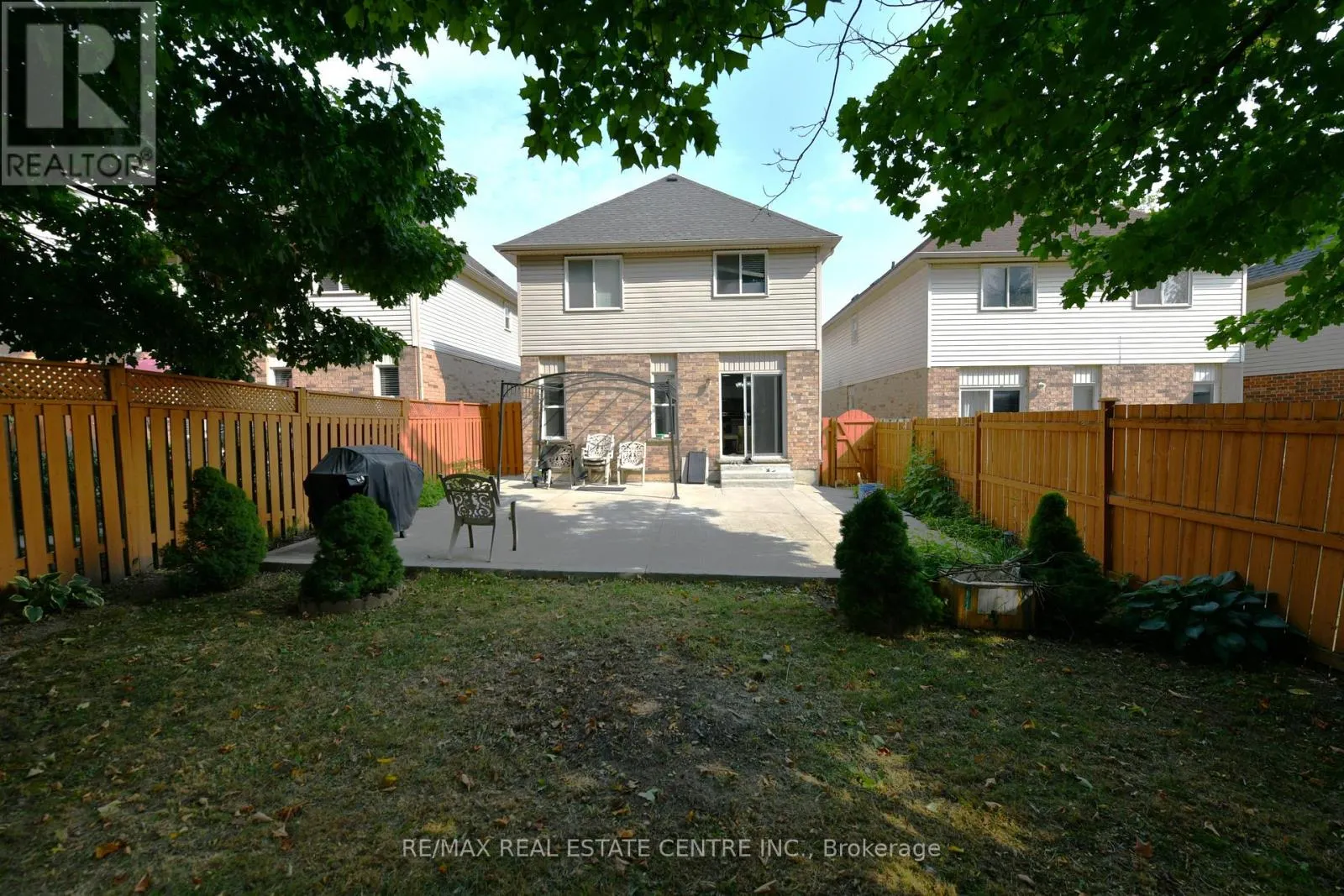 260 BRIDLEWREATH STREET
