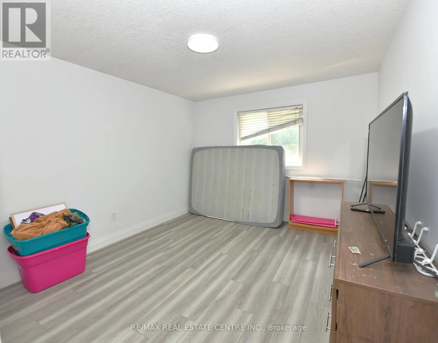260 BRIDLEWREATH STREET