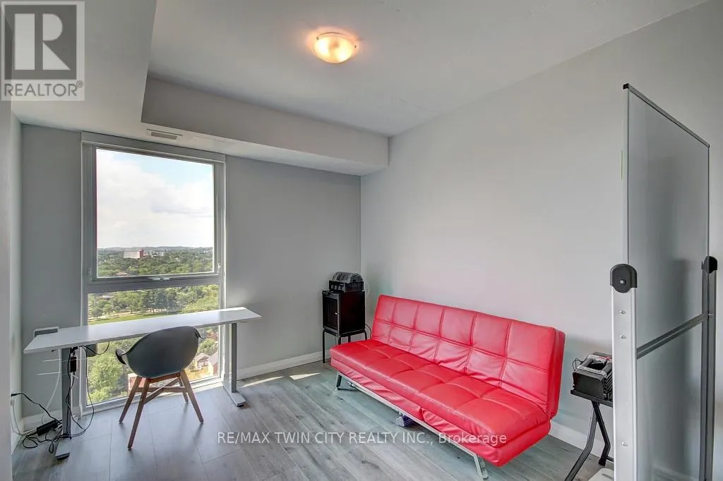 1805 - 60 CHARLES STREET W
