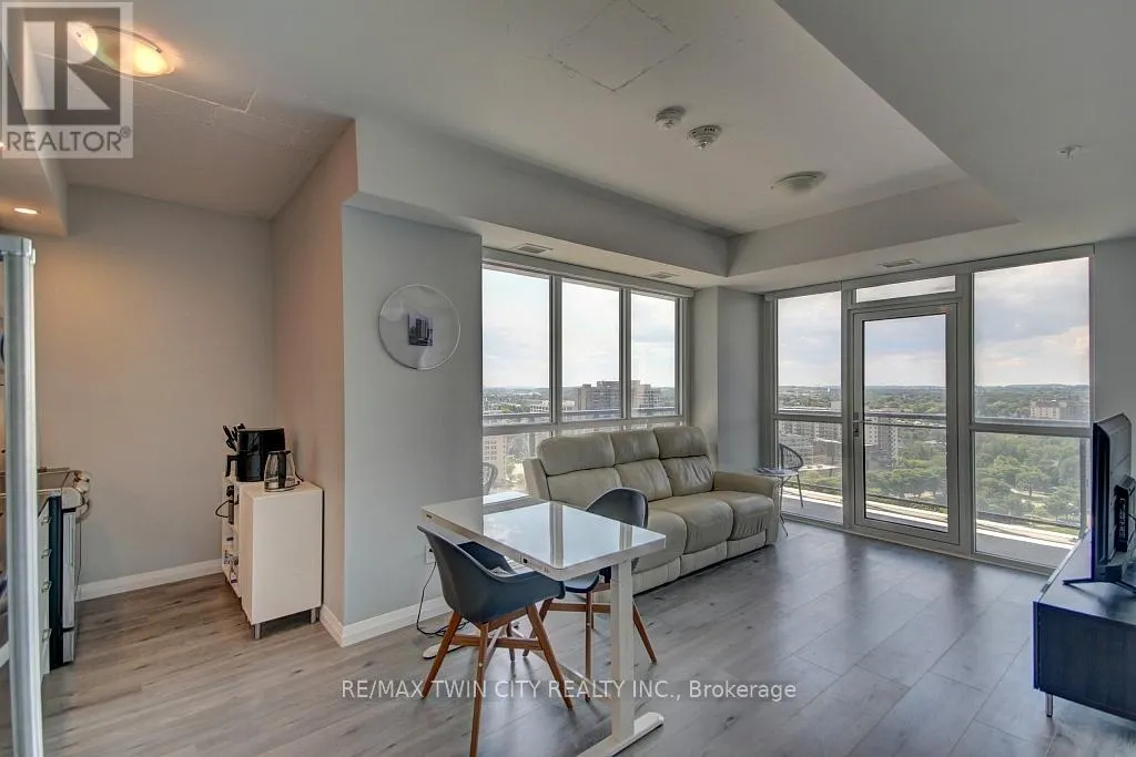 1805 - 60 CHARLES STREET W