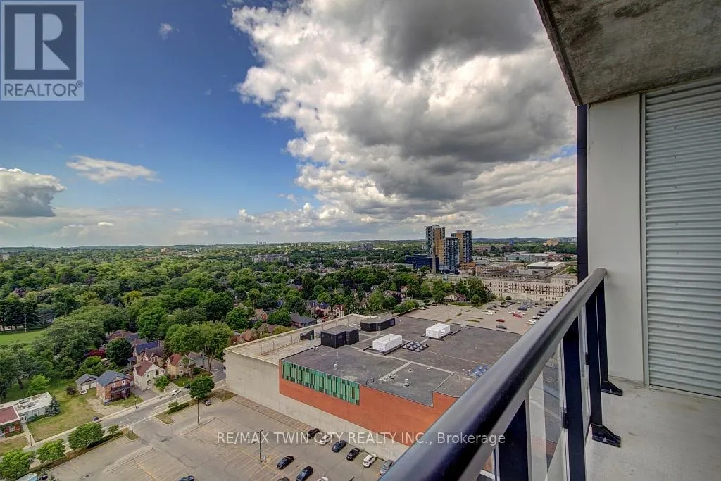 1805 - 60 CHARLES STREET W