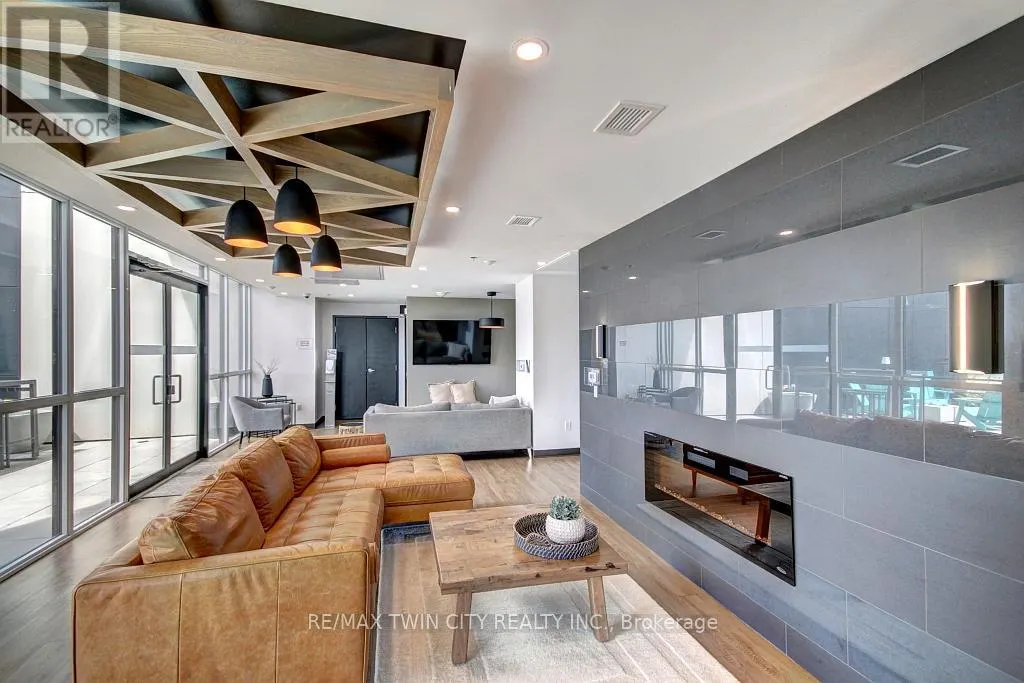 1805 - 60 CHARLES STREET W
