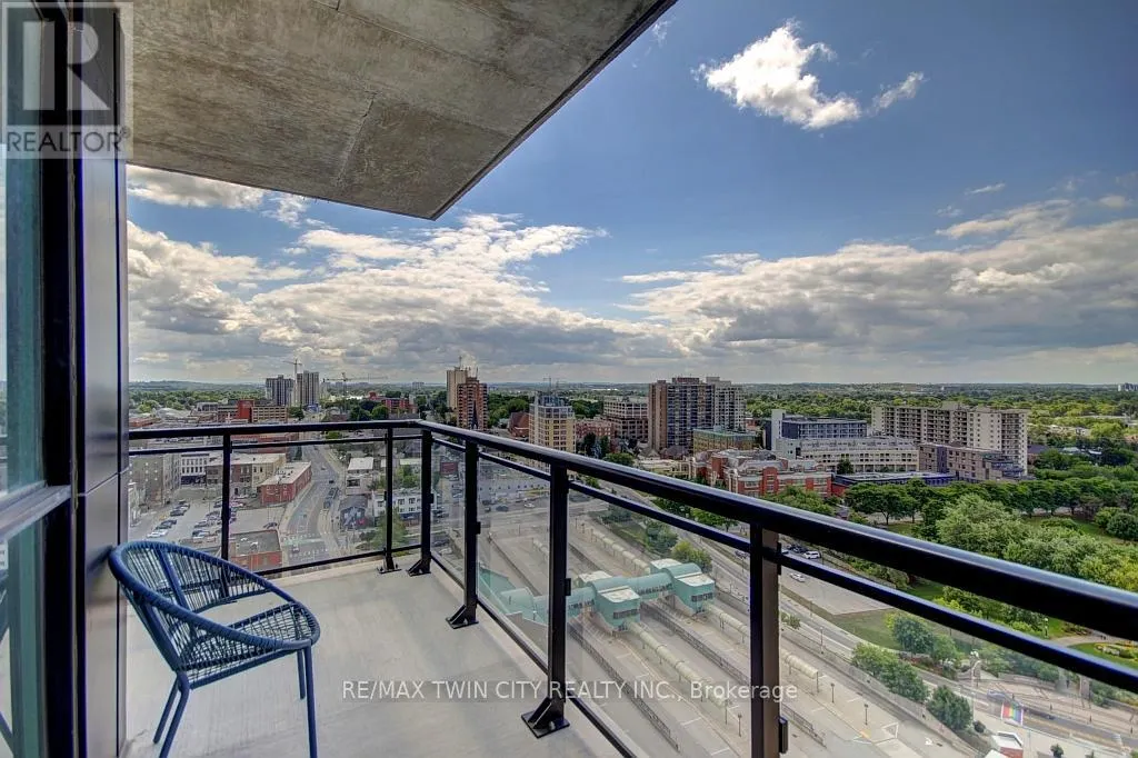 1805 - 60 CHARLES STREET W