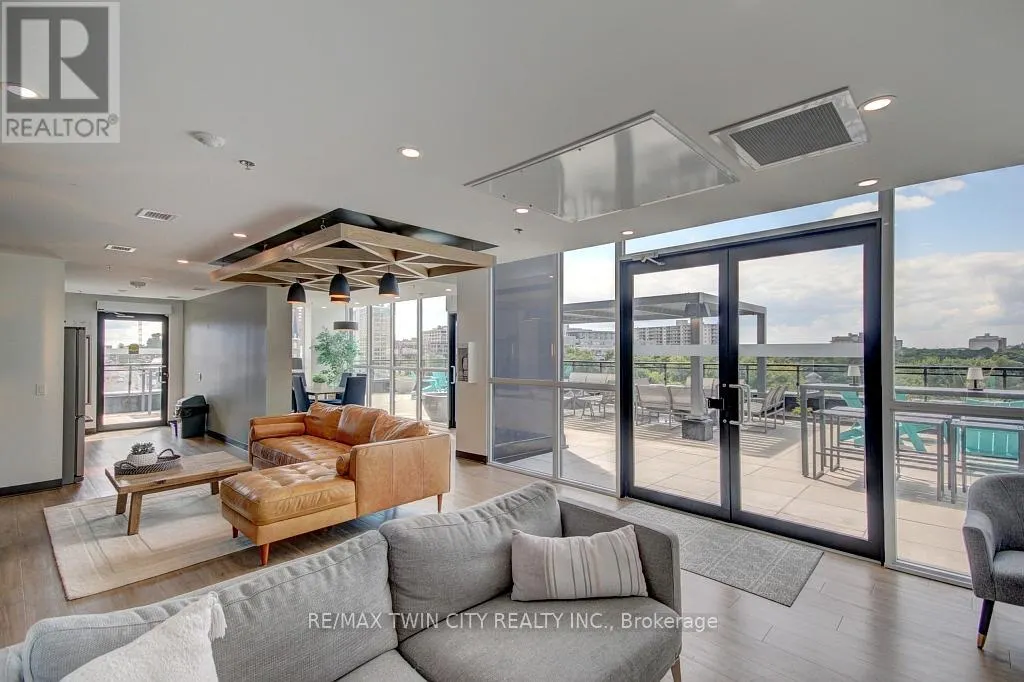 1805 - 60 CHARLES STREET W