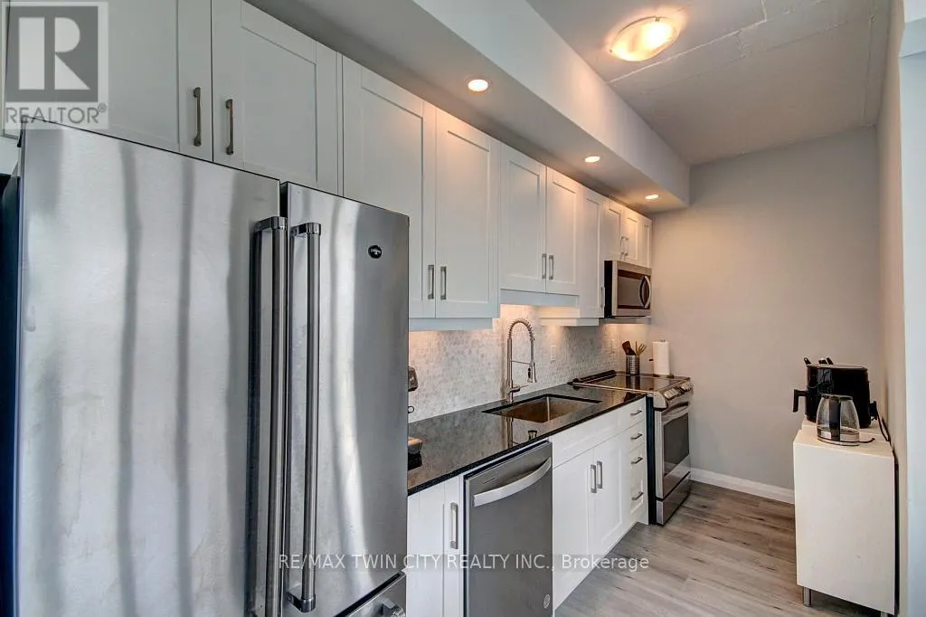 1805 - 60 CHARLES STREET W