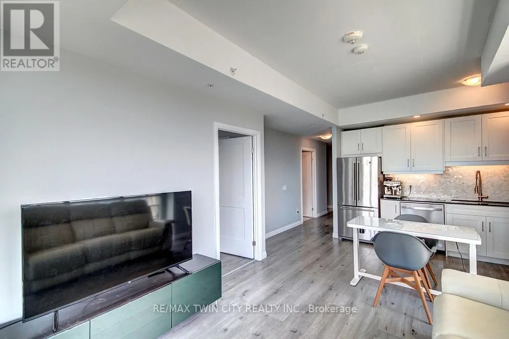 1805 - 60 CHARLES STREET W