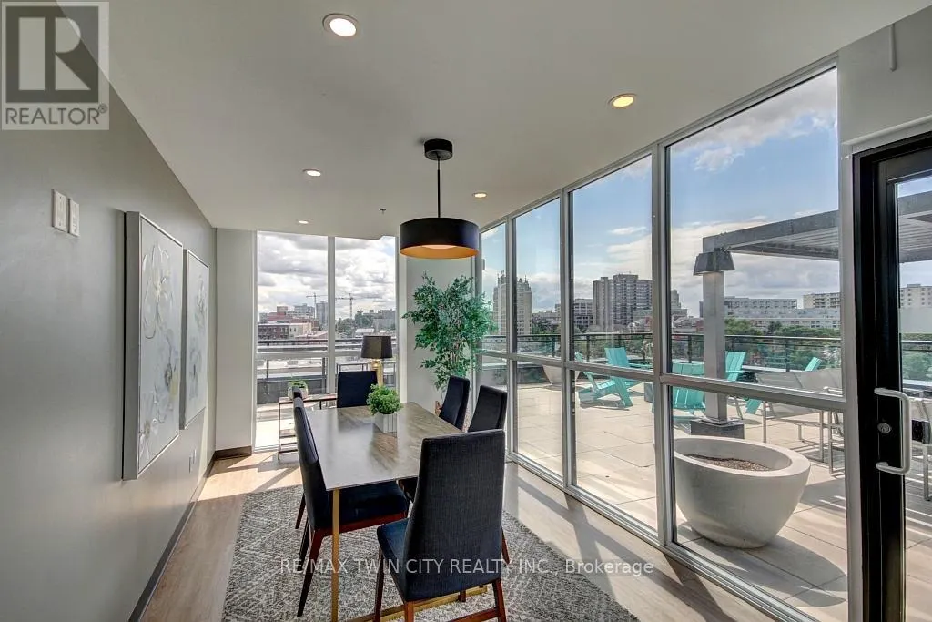1805 - 60 CHARLES STREET W