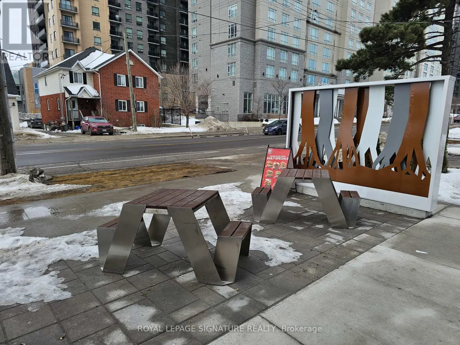 308 KING STREET N