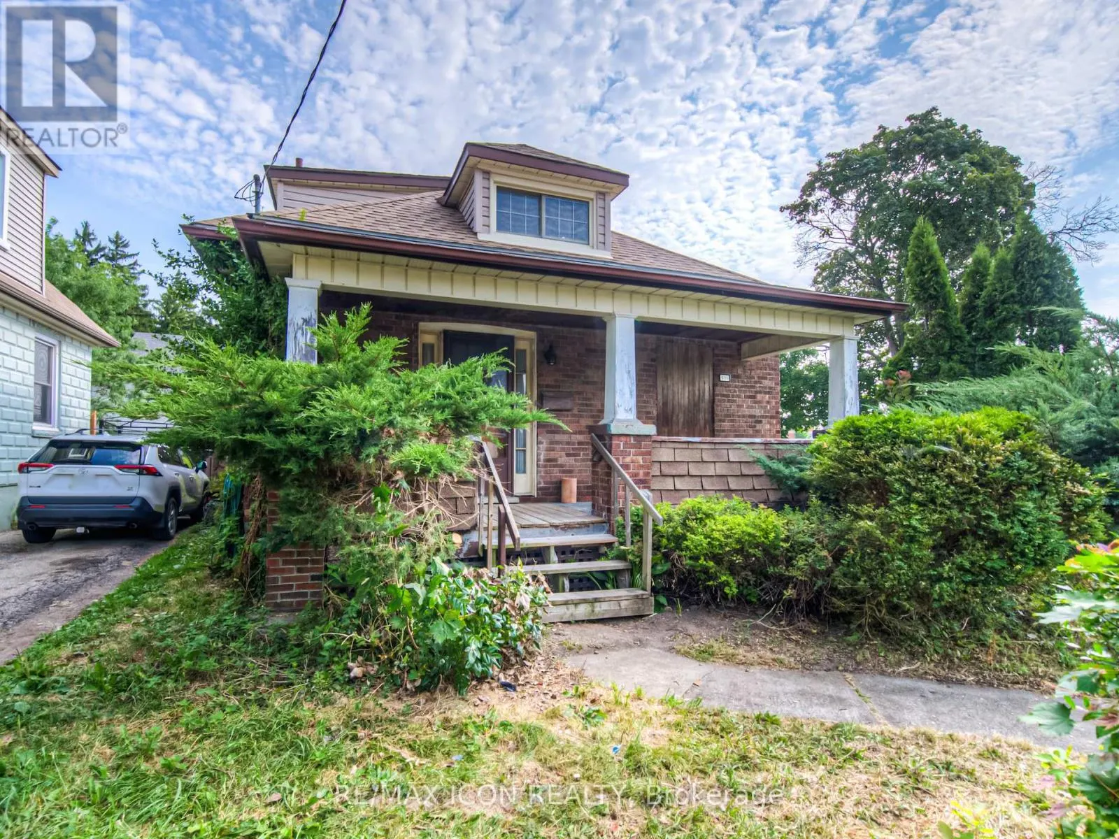 999 VINE STREET