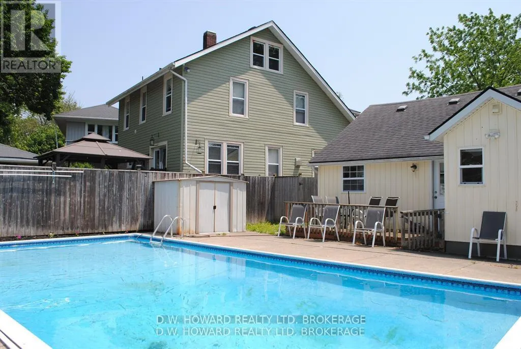 186 LOOMIS CRESCENT