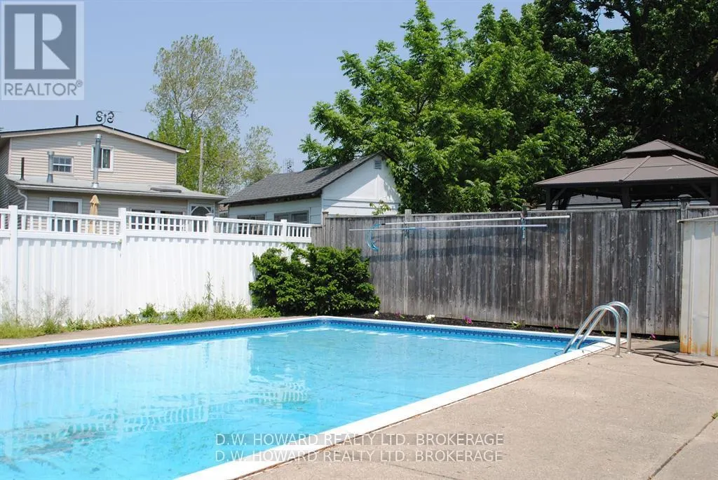 186 LOOMIS CRESCENT