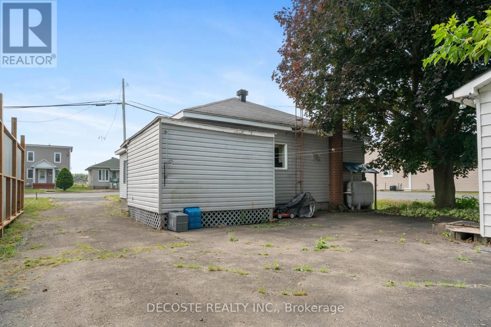 79 LOCHIEL STREET E