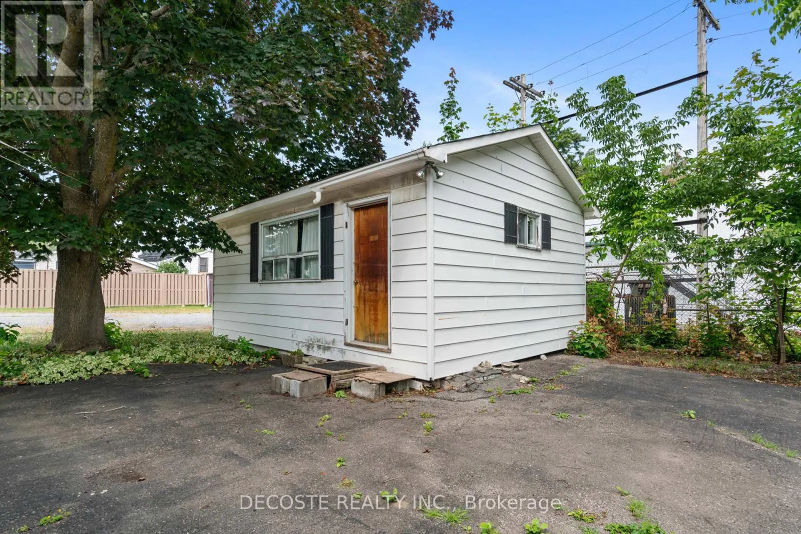 79 LOCHIEL STREET E
