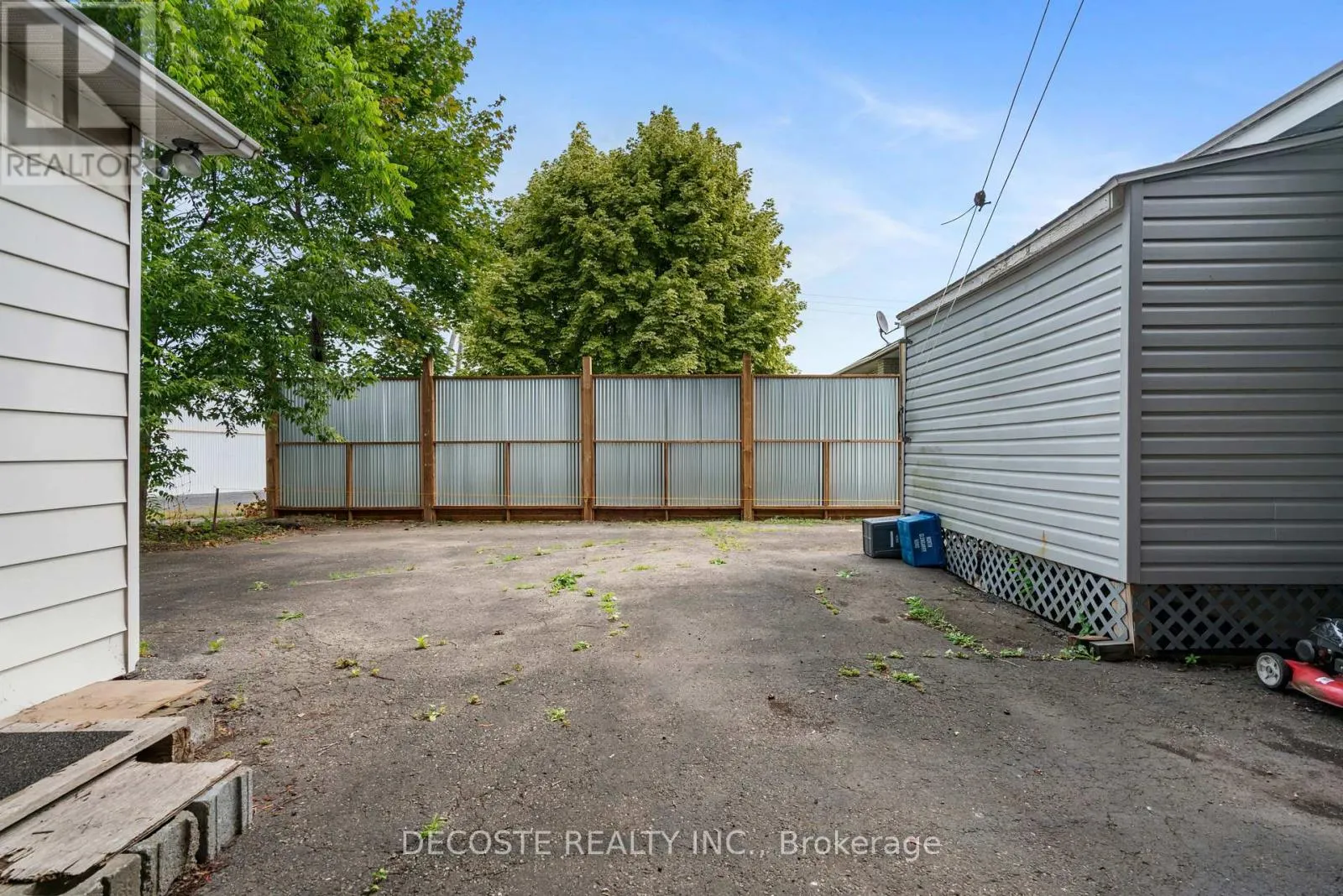 79 LOCHIEL STREET E