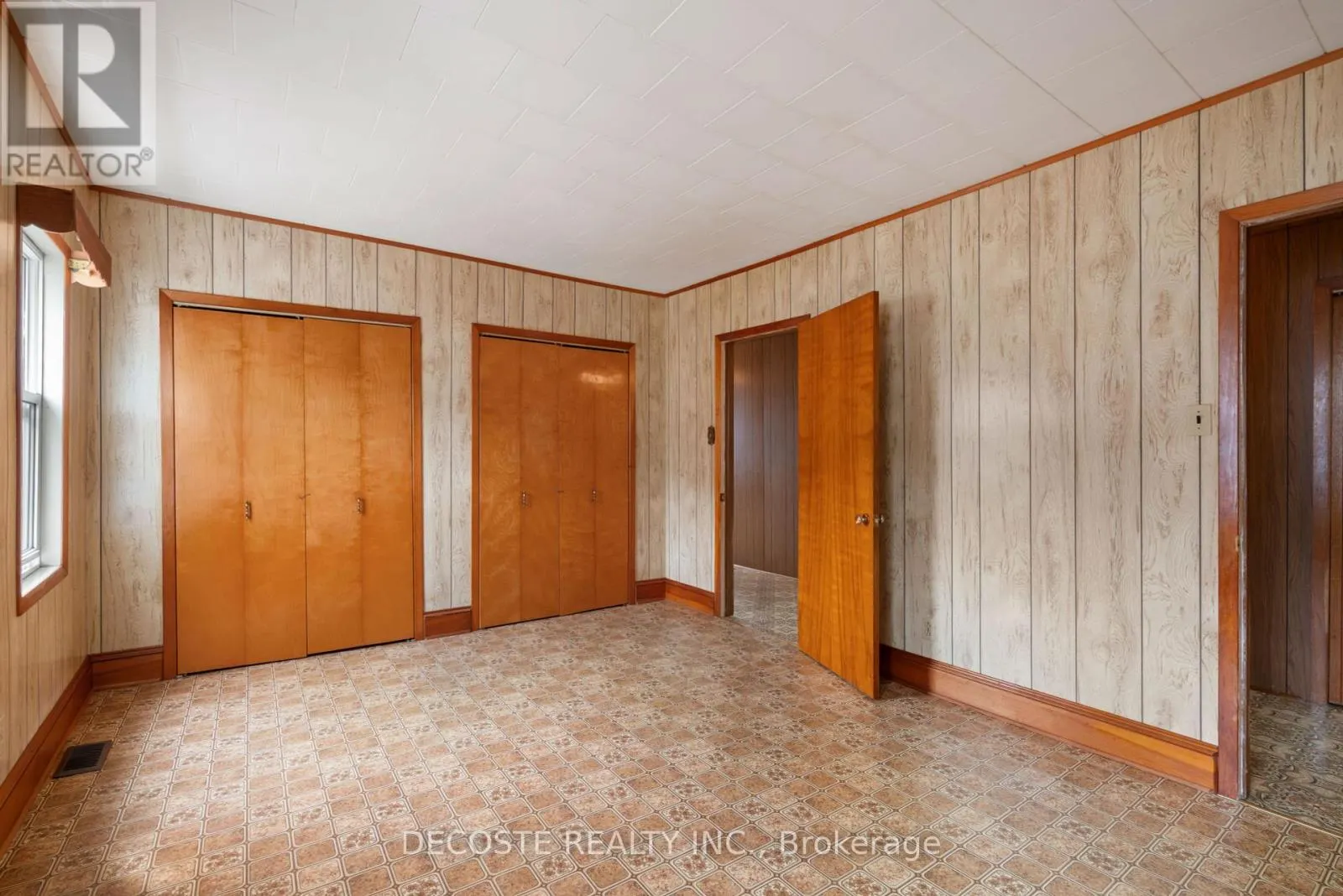 79 LOCHIEL STREET E