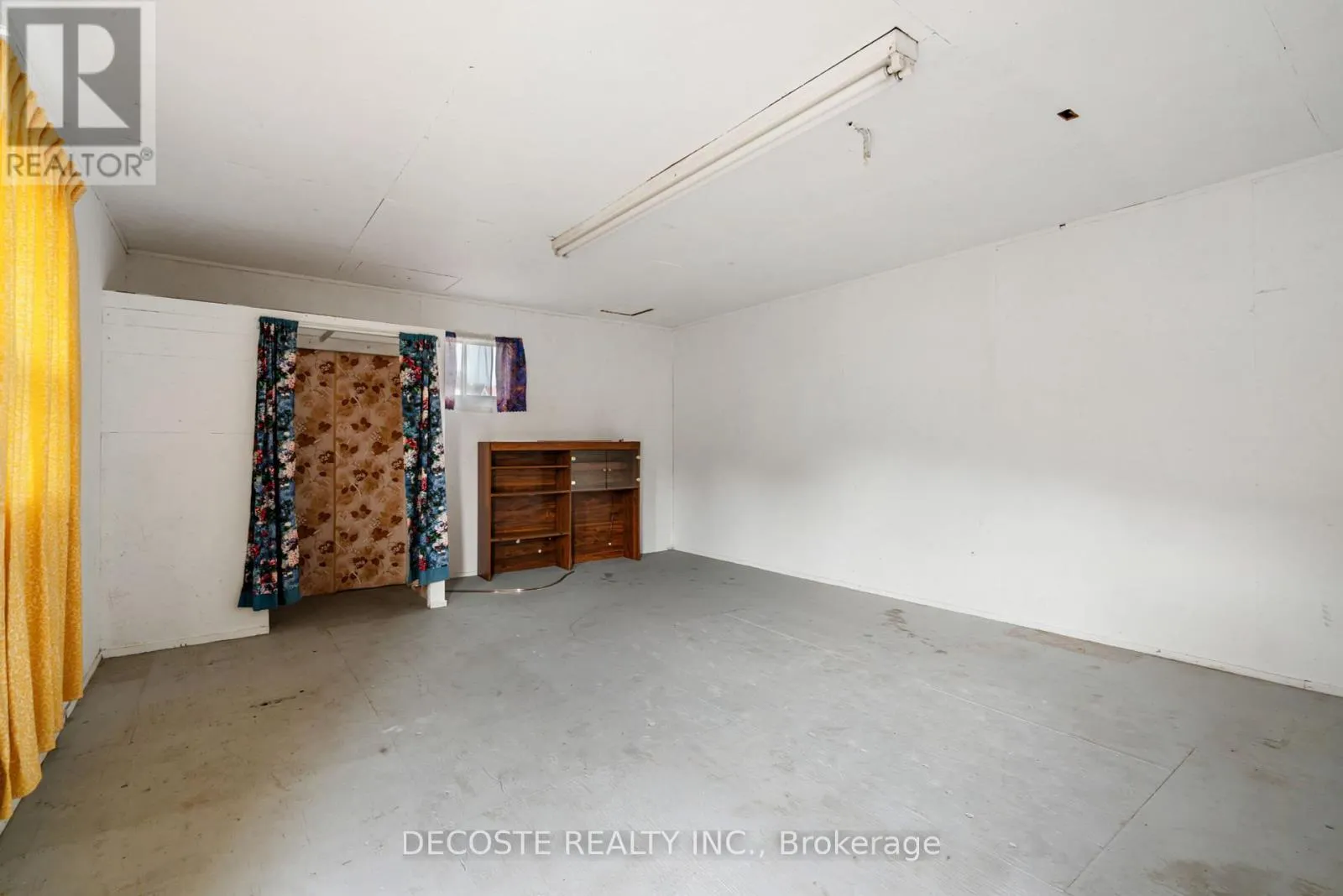 79 LOCHIEL STREET E