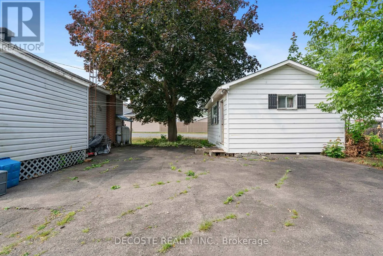 79 LOCHIEL STREET E
