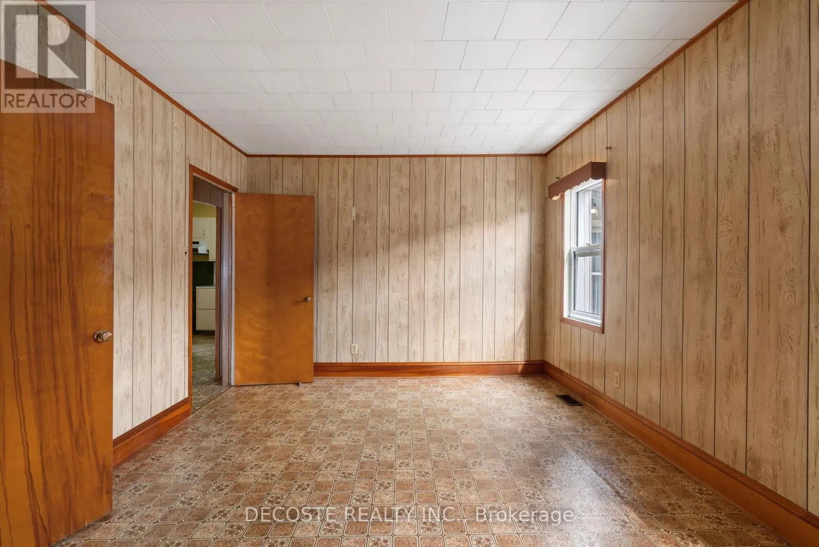 79 LOCHIEL STREET E