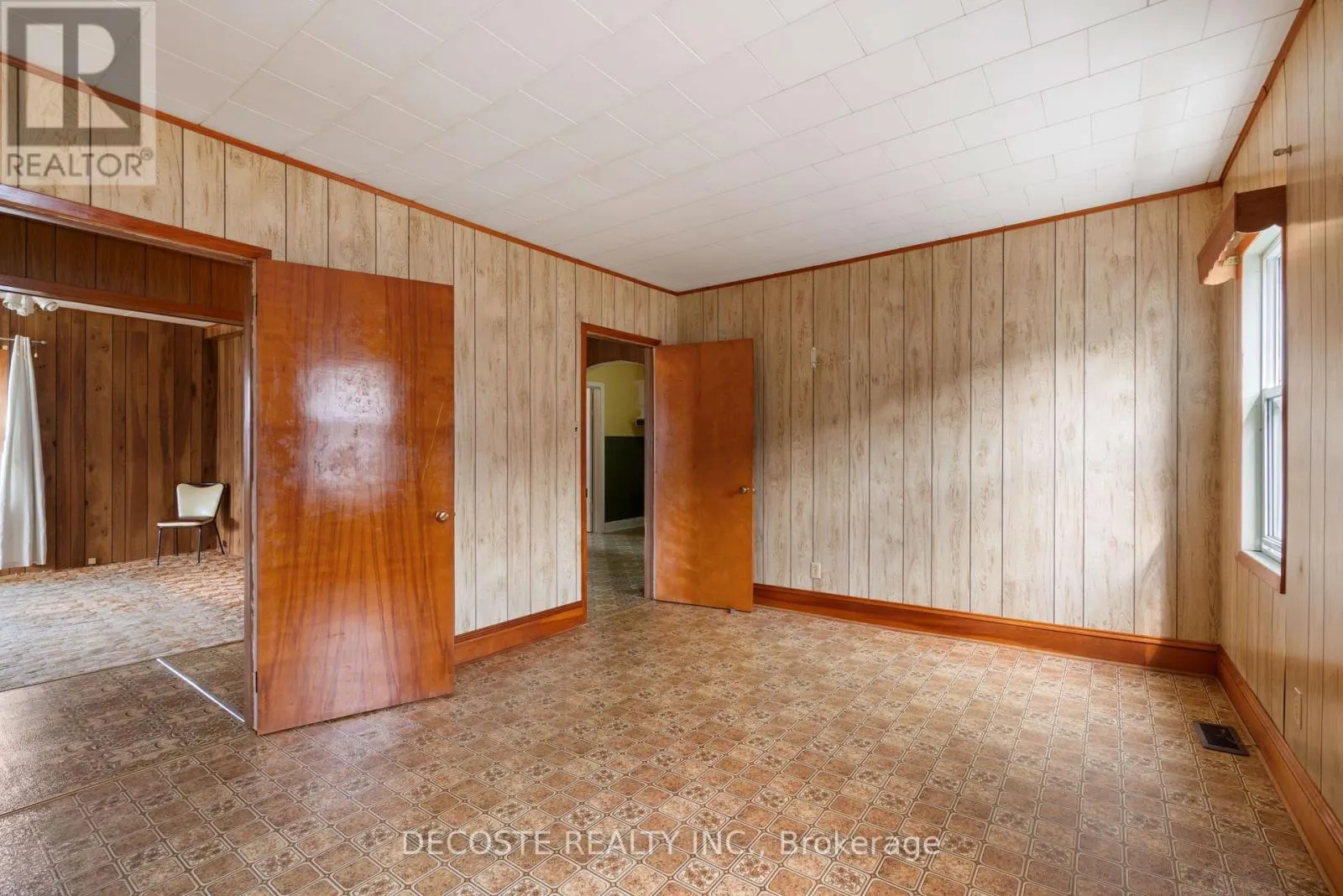79 LOCHIEL STREET E