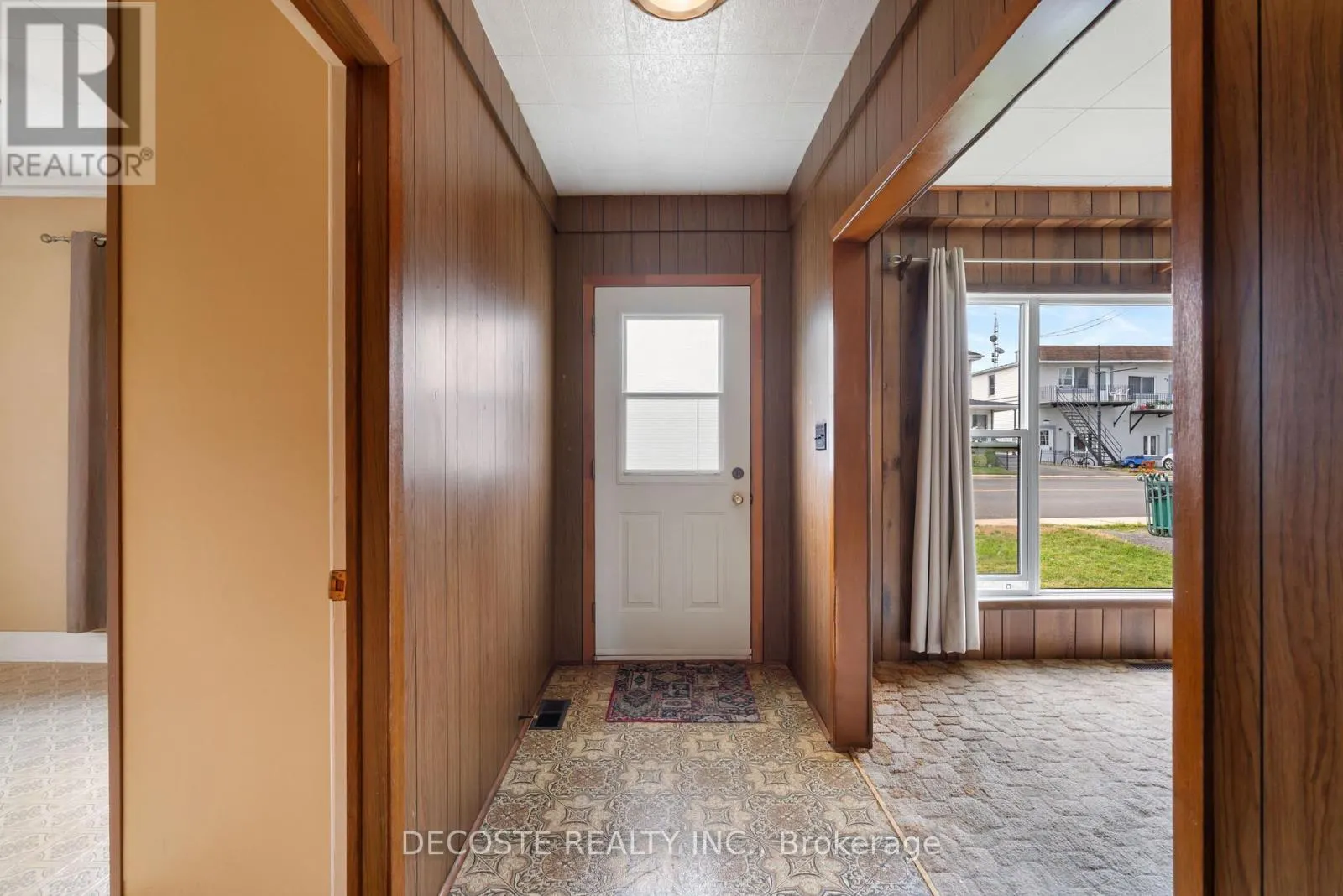 79 LOCHIEL STREET E