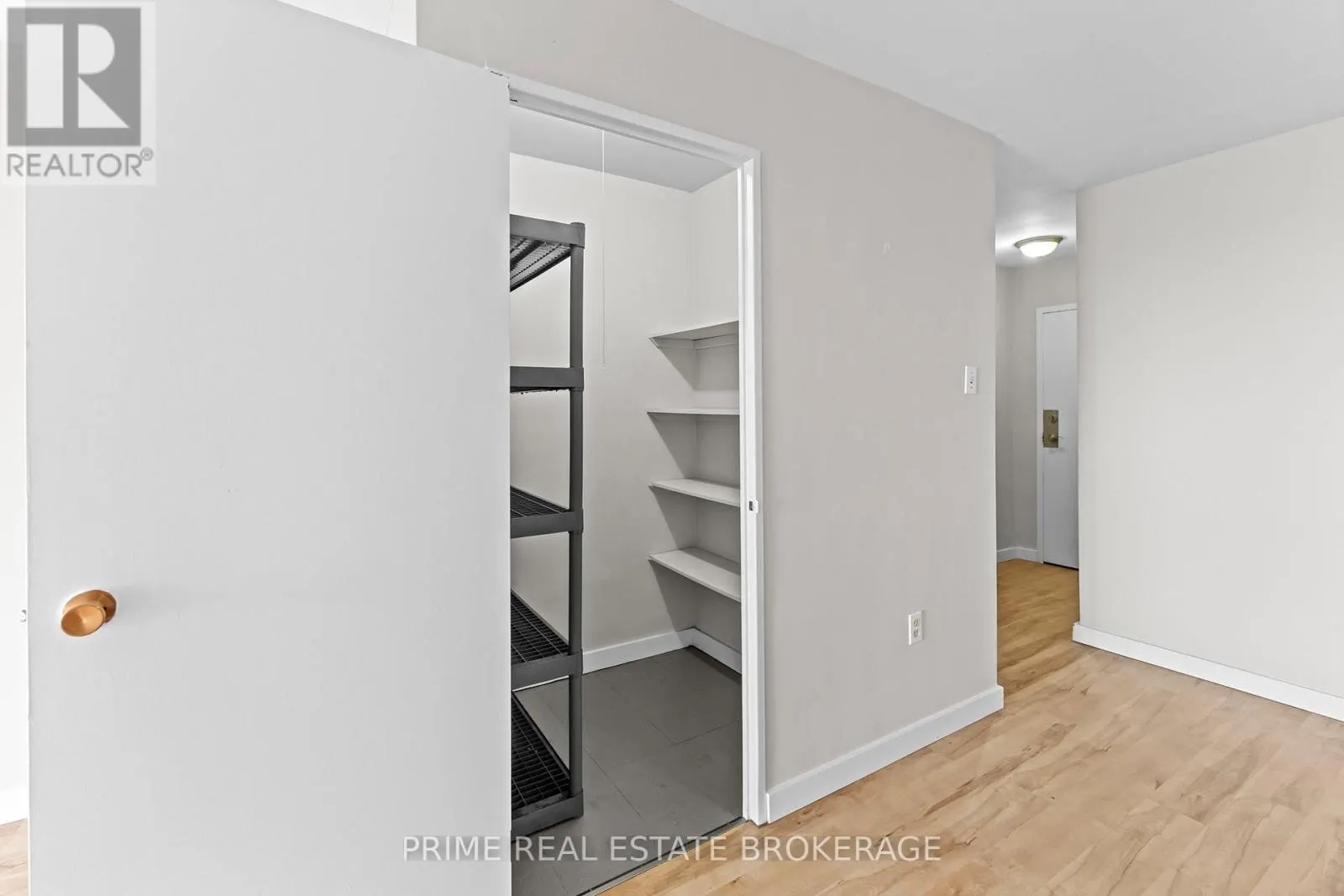 907 - 563 MORNINGTON AVENUE, #907