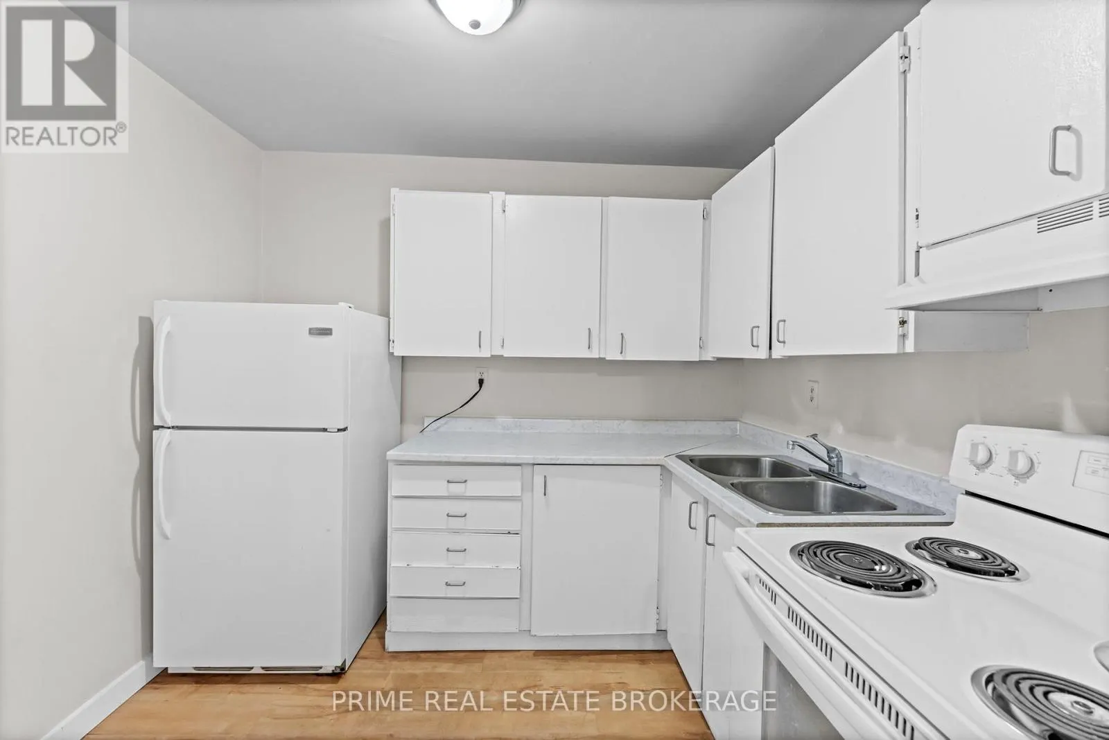 907 - 563 MORNINGTON AVENUE, #907