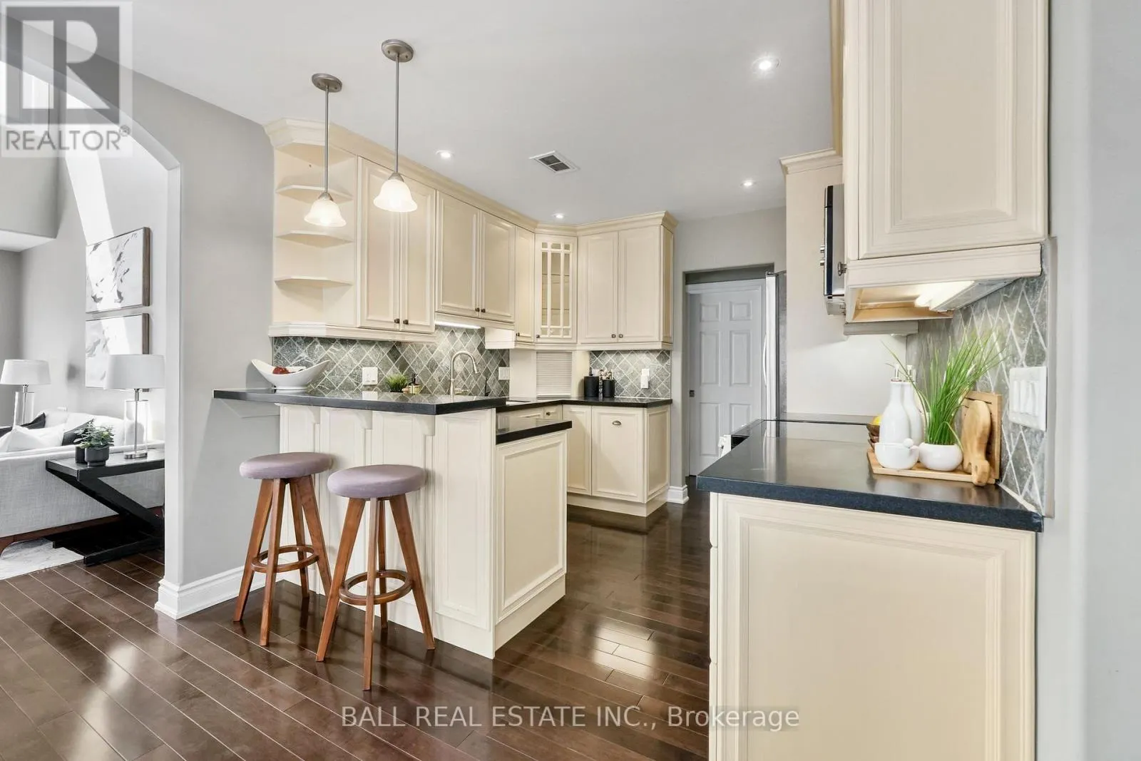 87 - 89 VILLAGE CRESCENT S, #87