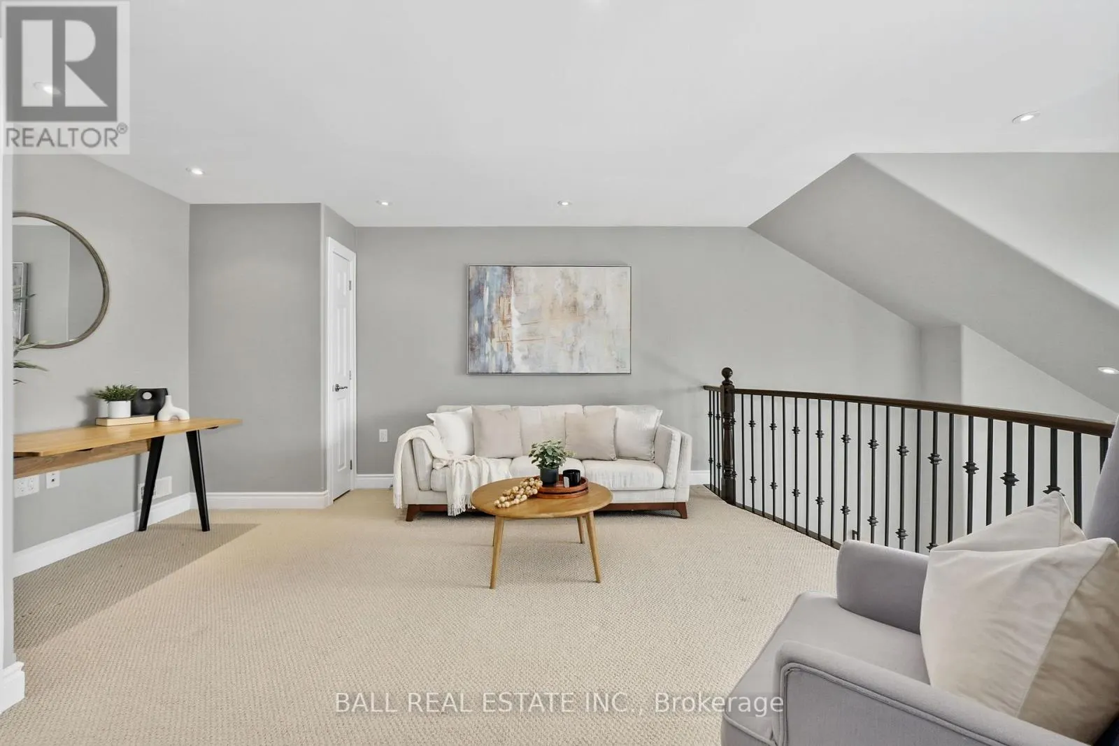 87 - 89 VILLAGE CRESCENT S, #87
