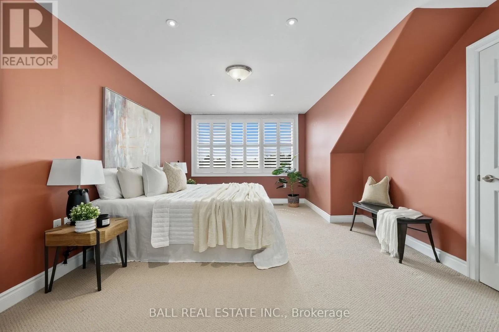 87 - 89 VILLAGE CRESCENT S, #87