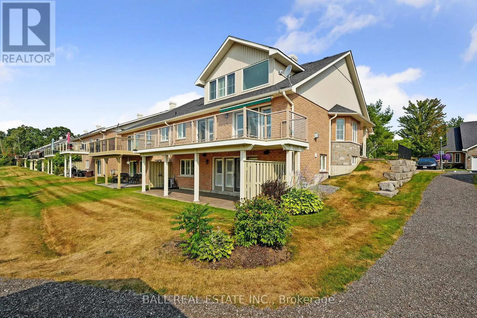 87 - 89 VILLAGE CRESCENT S, #87