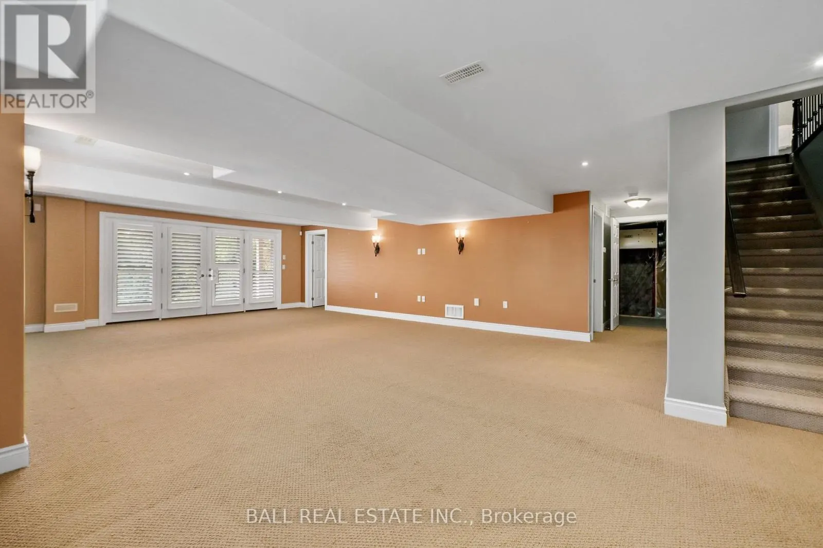 87 - 89 VILLAGE CRESCENT S, #87
