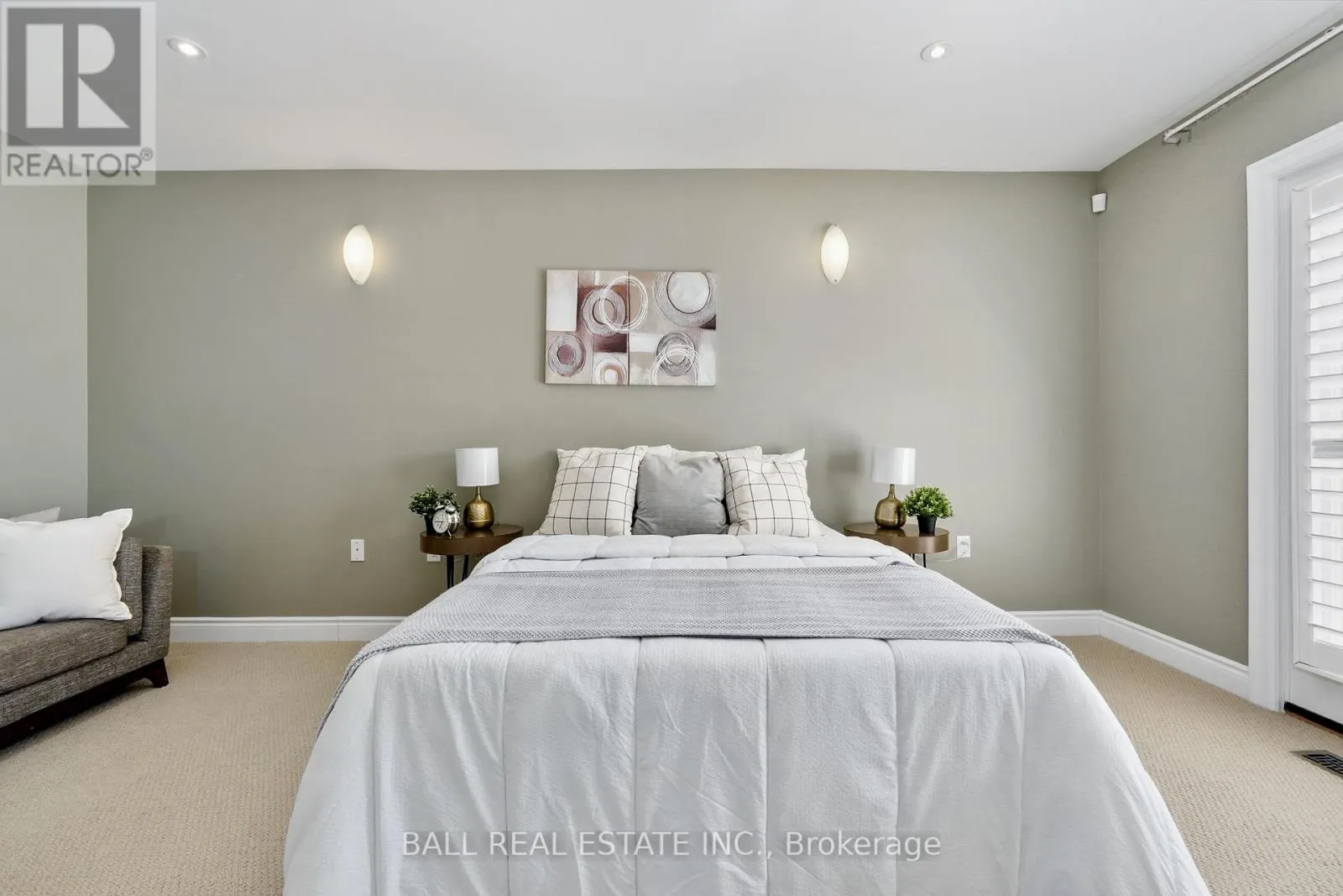 87 - 89 VILLAGE CRESCENT S, #87