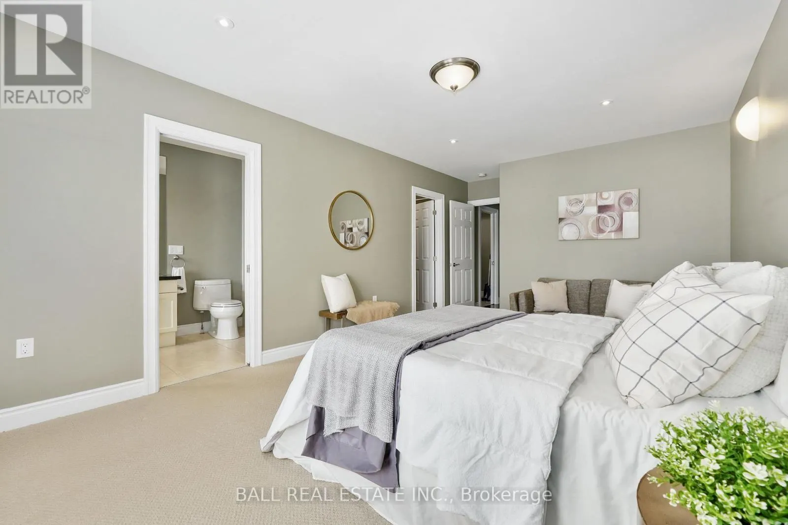 87 - 89 VILLAGE CRESCENT S, #87