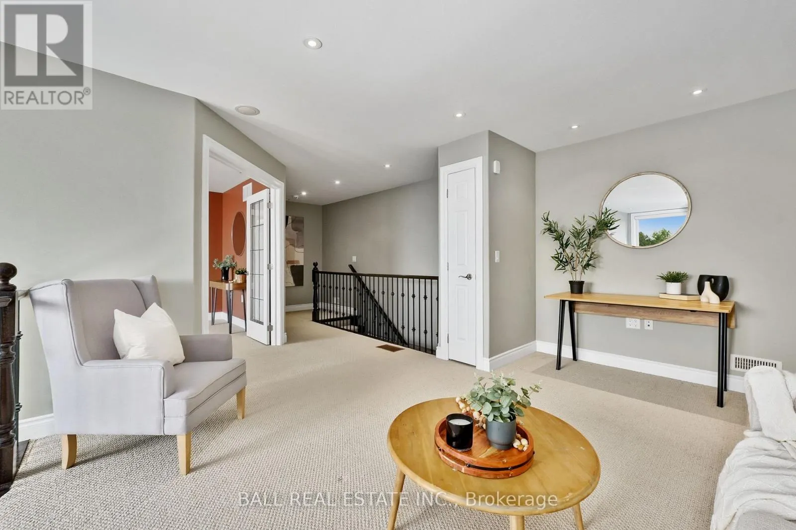 87 - 89 VILLAGE CRESCENT S, #87